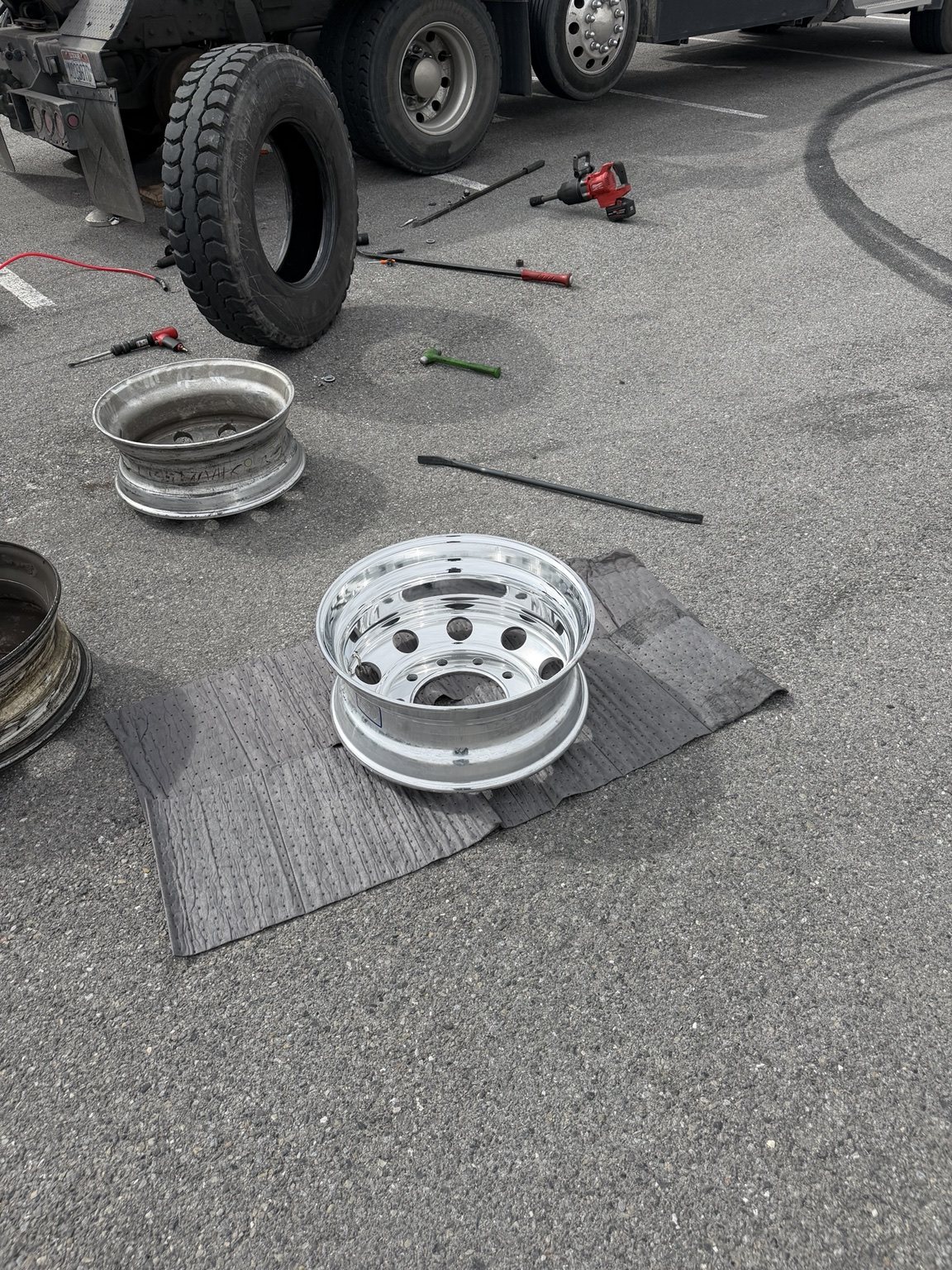 Commercial truck wheel and tire service